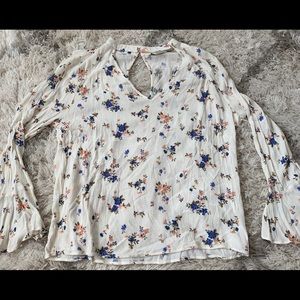 Flower shirt with bell sleeves